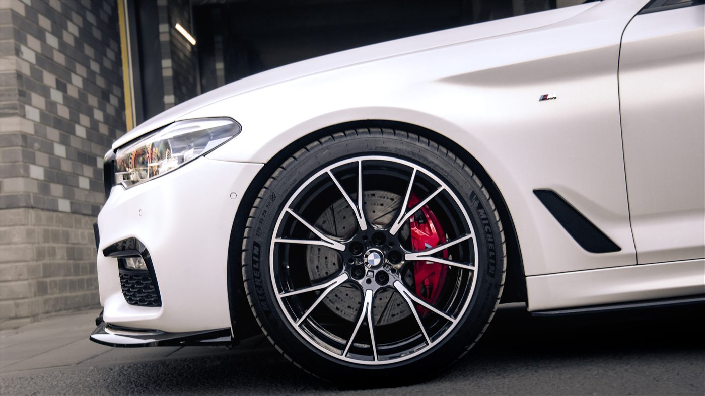 BMW деталь колеса и кузова после работ