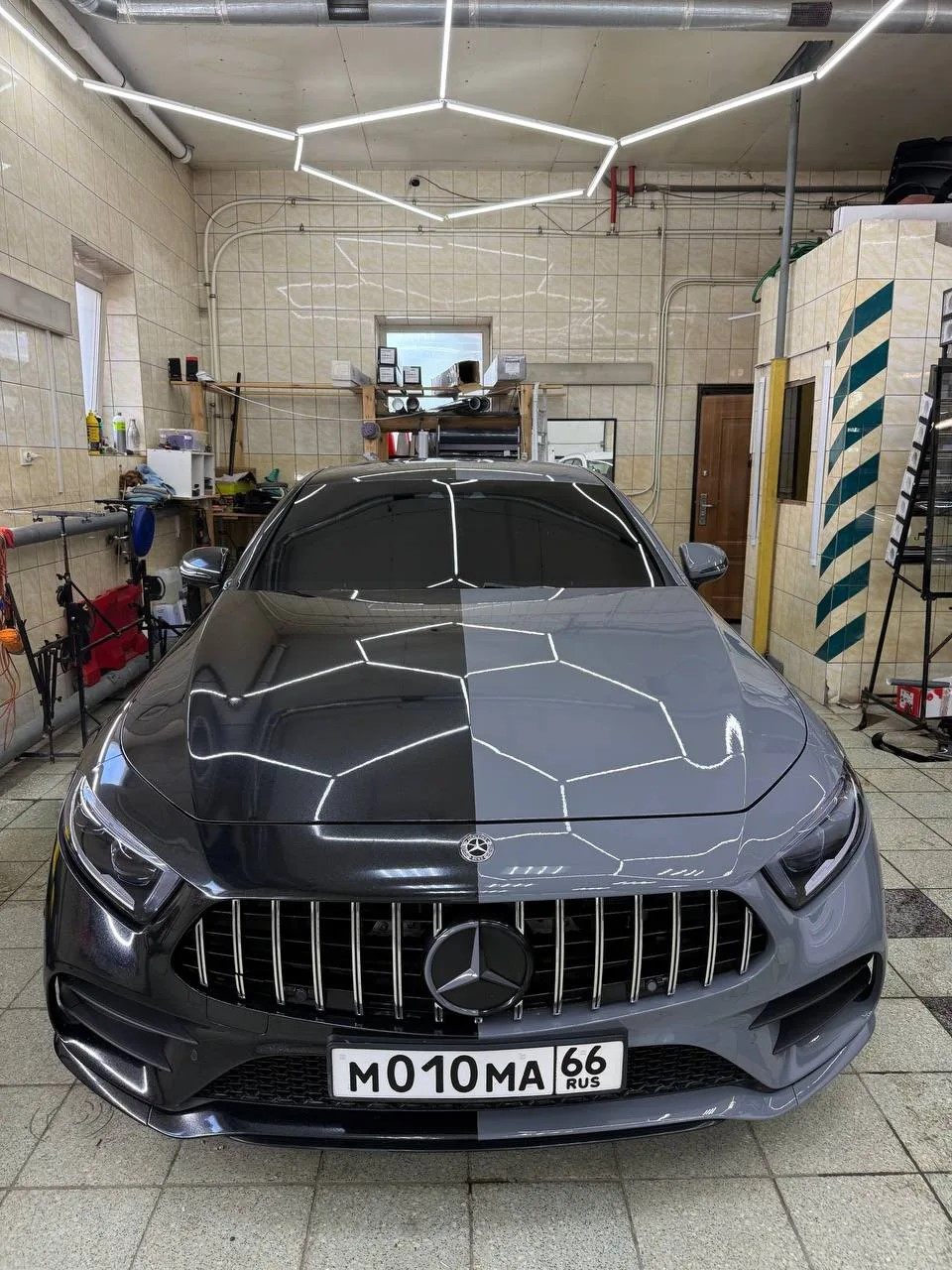 Mercedes после оклейки Face2Face и антихрома
