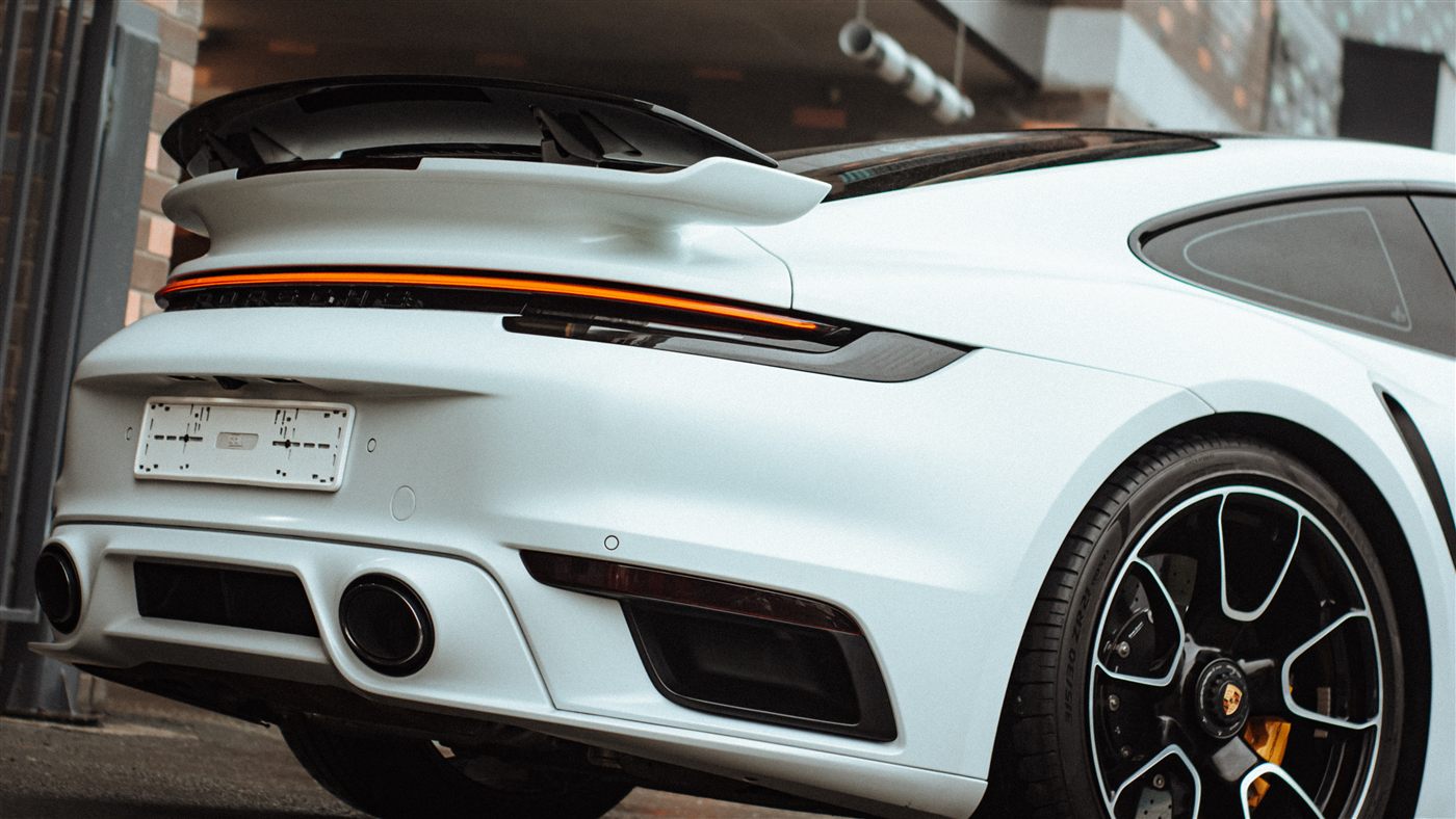 Porsche 911 задняя часть после оклейки и окраски элементов